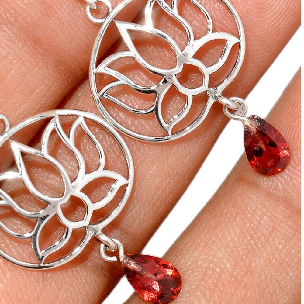 Lotus silver Garnet earrings - Picture 2 of 2